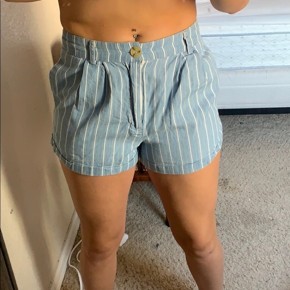 Comfy striped flexible shorts - Picture 2 of 8